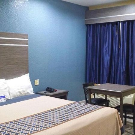 Americas Best Value Inn & Suites Northeast Houston Exterior foto