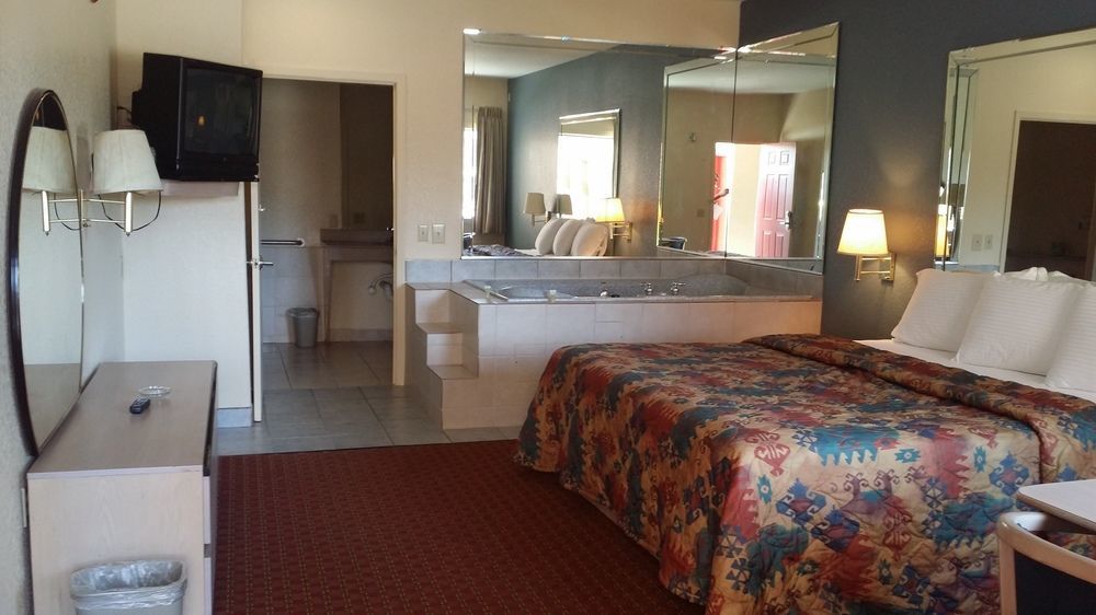 Americas Best Value Inn & Suites Northeast Houston Exterior foto