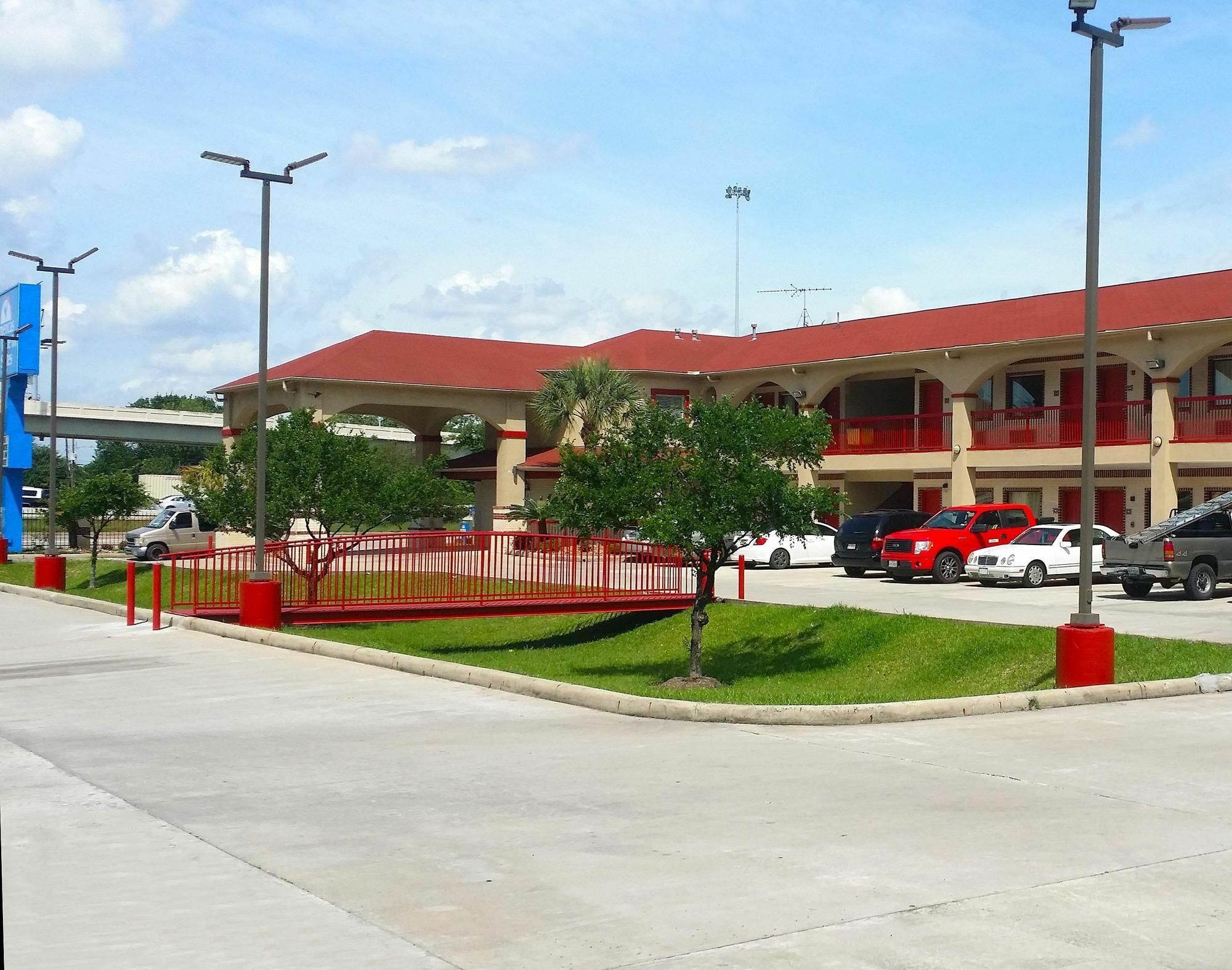 Americas Best Value Inn & Suites Northeast Houston Exterior foto